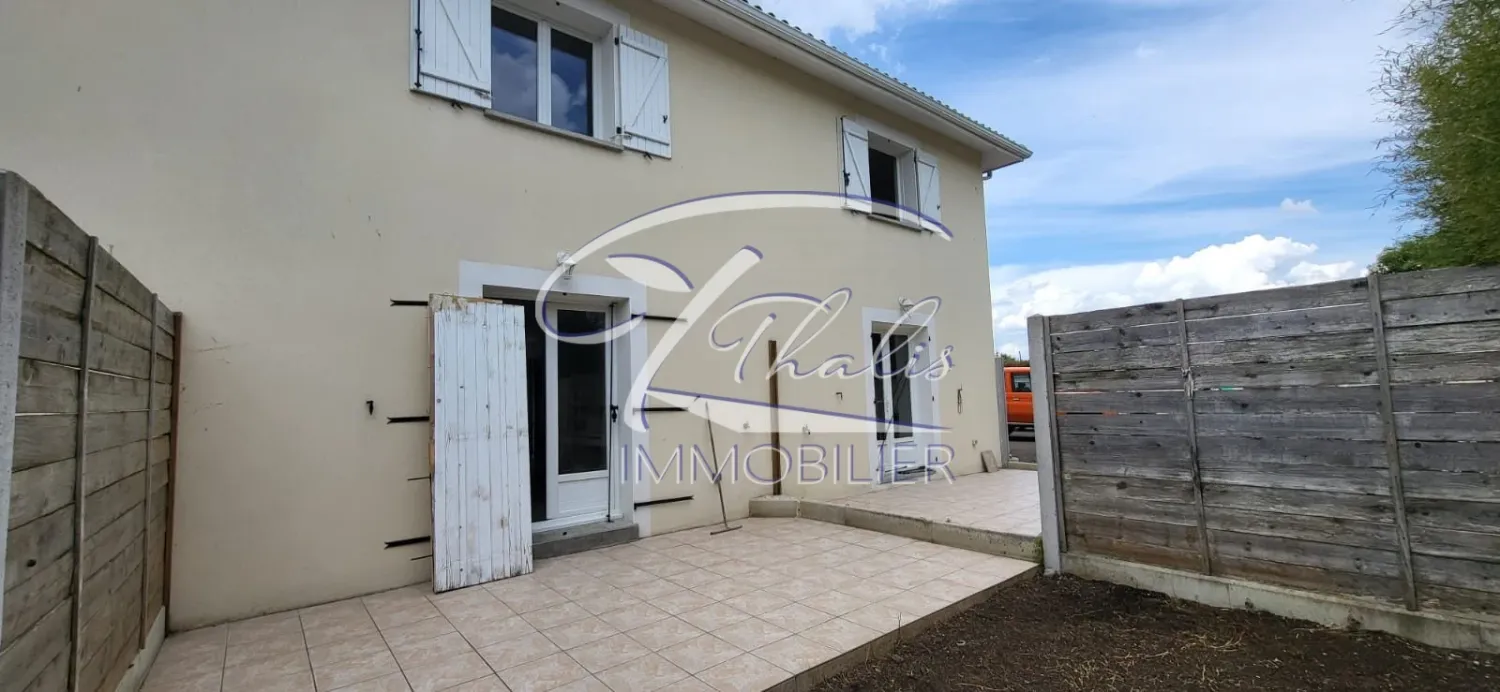 2 bedrooms House in Ambares-et-Lagrave, France No. 352731