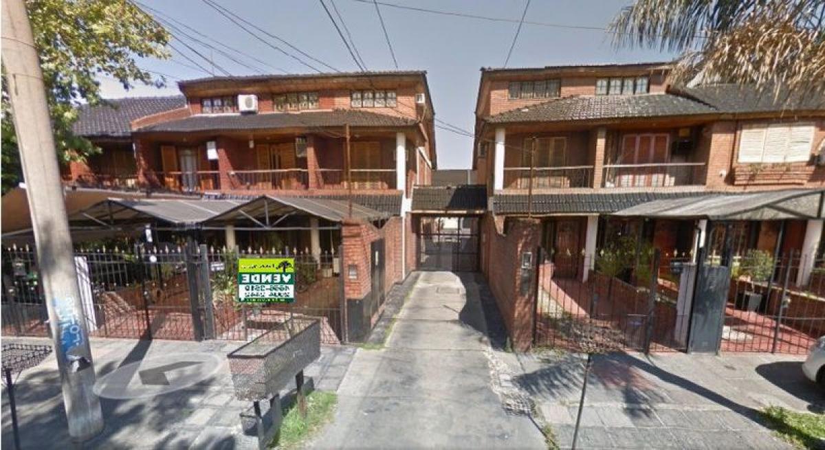 2 bedrooms House in Moron, Argentina No. 54057