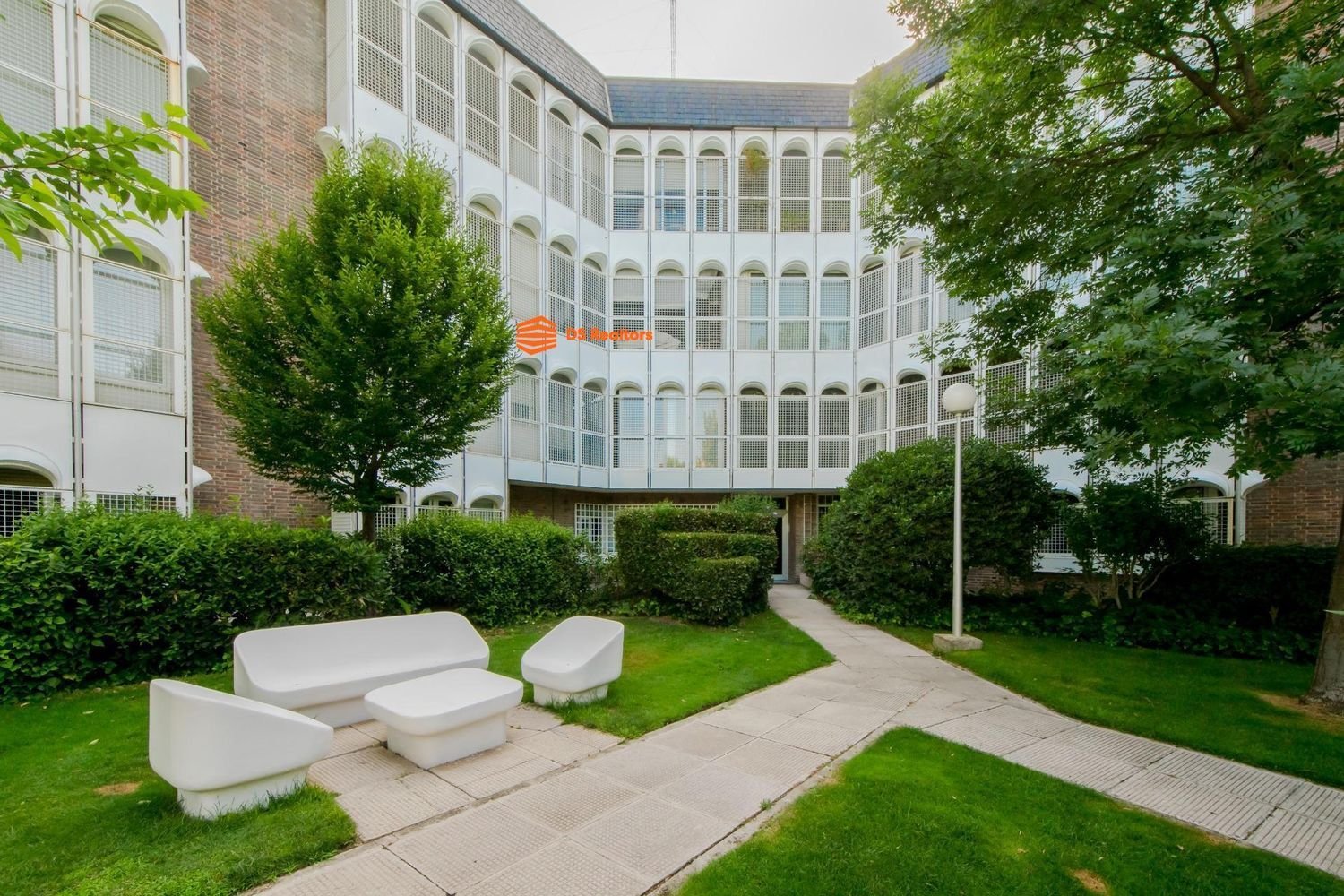 Dúplex de 8 dormitorios en Madrid, Spain No. 233756