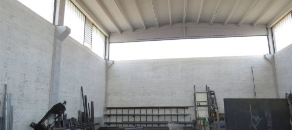 434m² Warehouse in Calendasco, Italy No. 17192 3