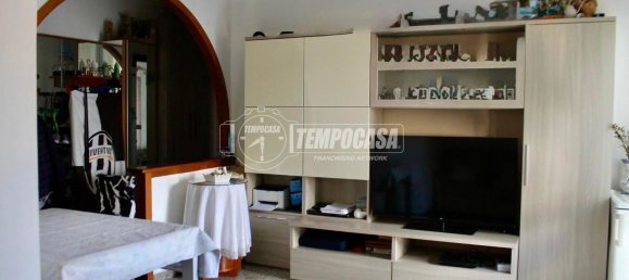 Apartamento de 3 dormitorios en Cinisello Balsamo, Italy No. 370139 4