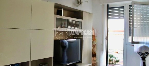 Apartamento de 3 dormitorios en Cinisello Balsamo, Italy No. 370139 5