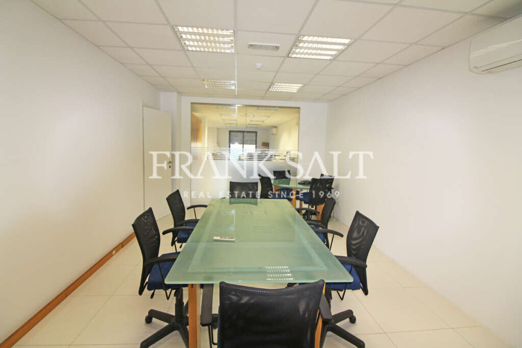 Oficina en Pieta, Malta 160 m² No. 11802