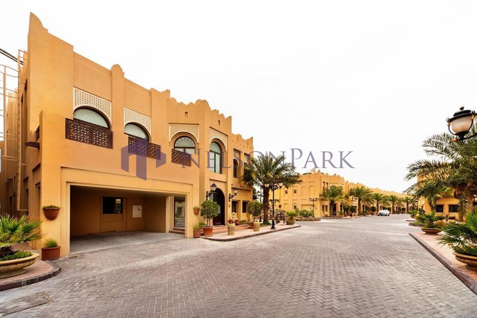 5 bedrooms Villa in Doha, Qatar No. 1904
