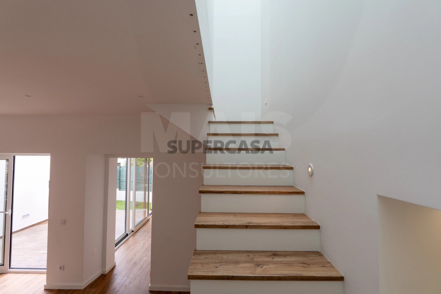 Дом с 3 спальнями в Сан Мартинью ду Порту, Португалия № 209364