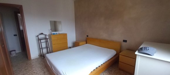 3 rooms Apartment in Piacenza, Italy No. 93969 3