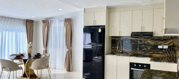 5 bedrooms Villa in Pattaya, Thailand No. 19304 16