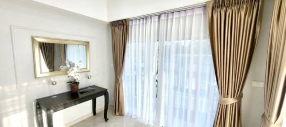 5 bedrooms Villa in Pattaya, Thailand No. 19304 4