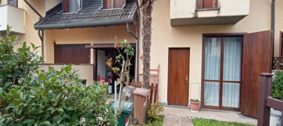 Дом с 4 комнатами в Гамболо, Италия № 202678 3