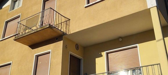 4 bedrooms House in Gazzaniga, Italy No. 137902 3