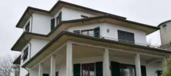 5 bedrooms House in Tornolo, Italy No. 305610 2