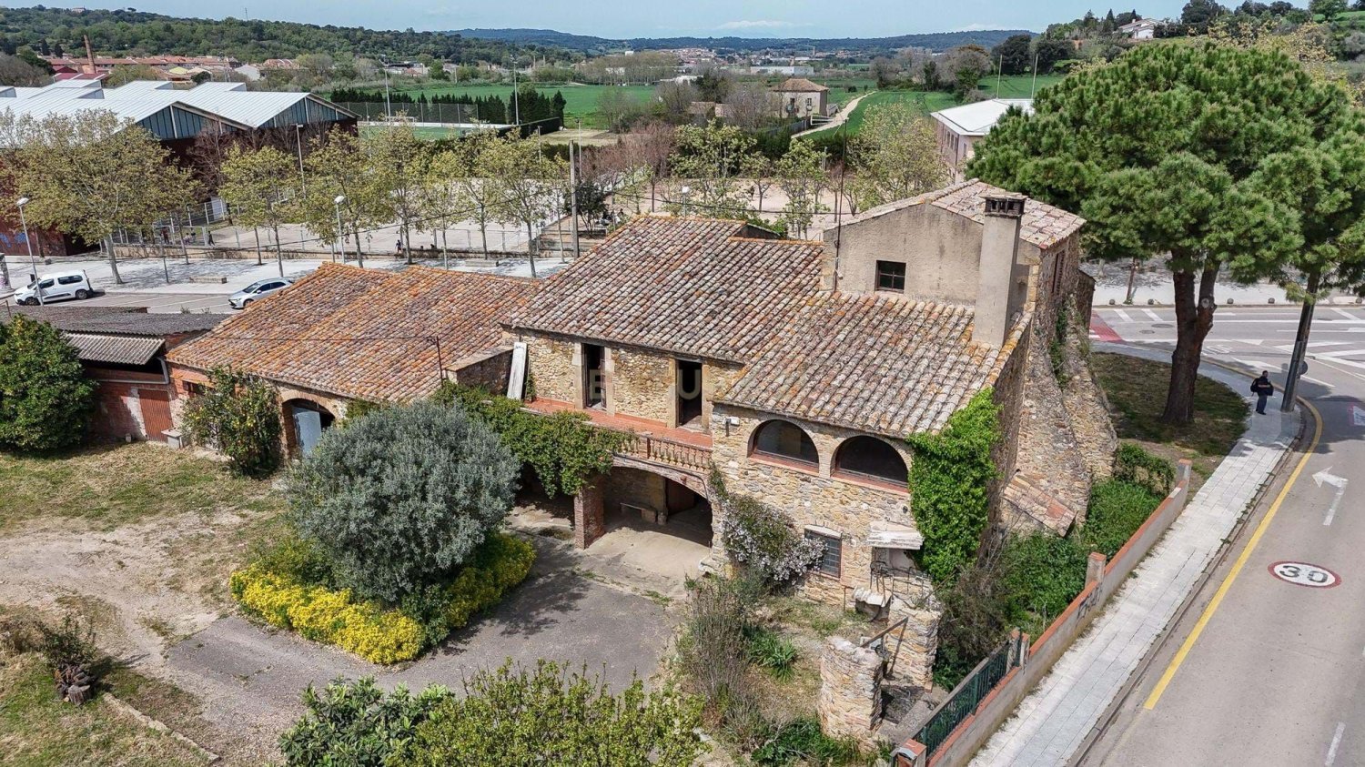 Дом с 9 спальнями в Ла Бисбаль Д'Эмпорда, Испания № 156087