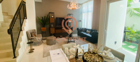 Adosado de 4 dormitorios en Dubai, UAE No. 24700 2