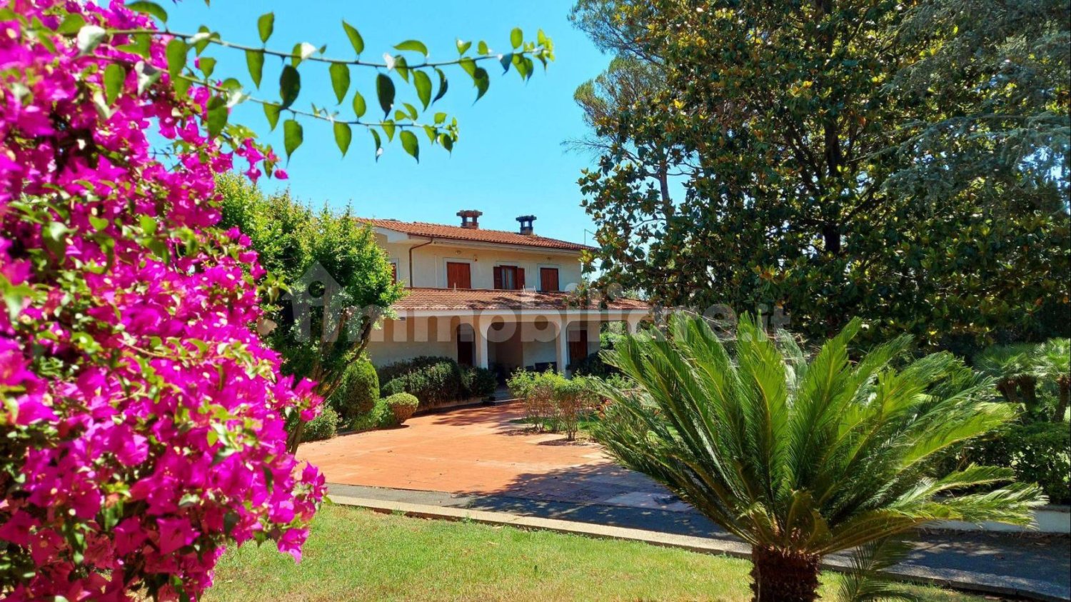 5 bedrooms Villa in Rome, Italy No. 250916