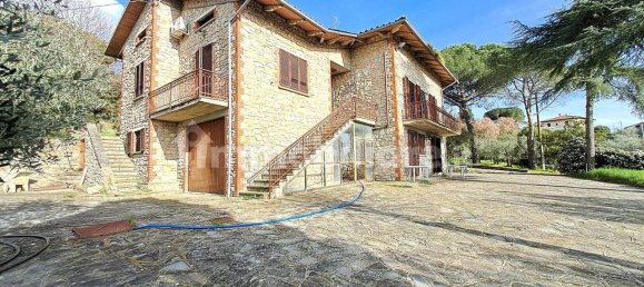4 bedrooms Villa in Cortona, Italy No. 124720 3
