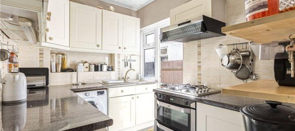 3 bedrooms House in Twickenham, United Kingdom No. 8480 3