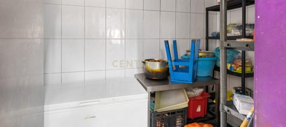 90m² Commercial property in Albufeira, Portugal No. 268991 4