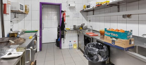 90m² Commercial property in Albufeira, Portugal No. 268991 3