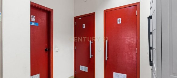 90m² Commercial property in Albufeira, Portugal No. 268991 11