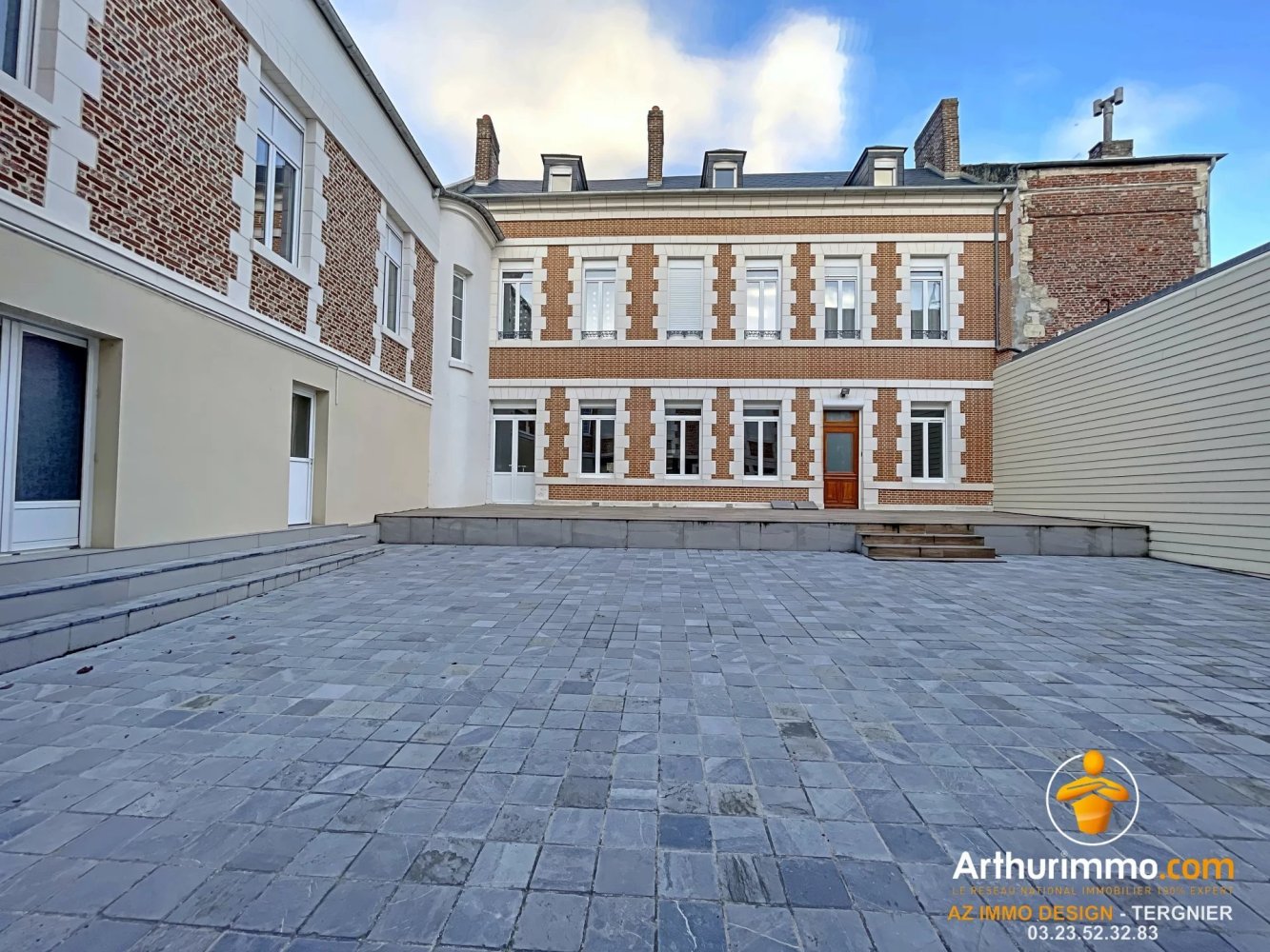 5 Schlafzimmer Gebäude in La Fere, France, Nr. 92359