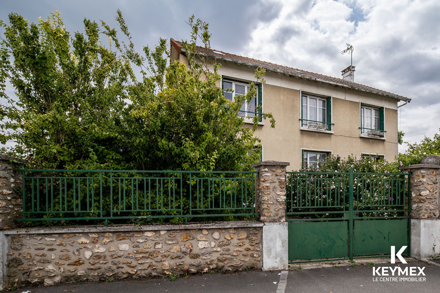 3 bedrooms Apartment in Montmagny, France No. 320463