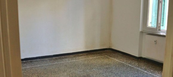 3 rooms Apartment in Genoa, Italy No. 261381 2