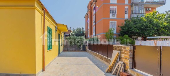 2 bedrooms House in Rome, Italy No. 343405 15