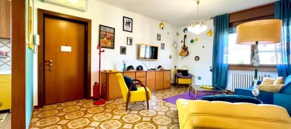 2 bedrooms Apartment in Milan, Italy No. 374043 3