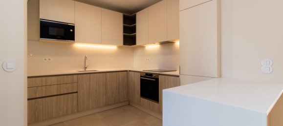 3 bedrooms Apartment in Porto, Portugal No. 136780 2