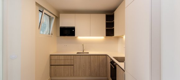 3 bedrooms Apartment in Porto, Portugal No. 136780 3