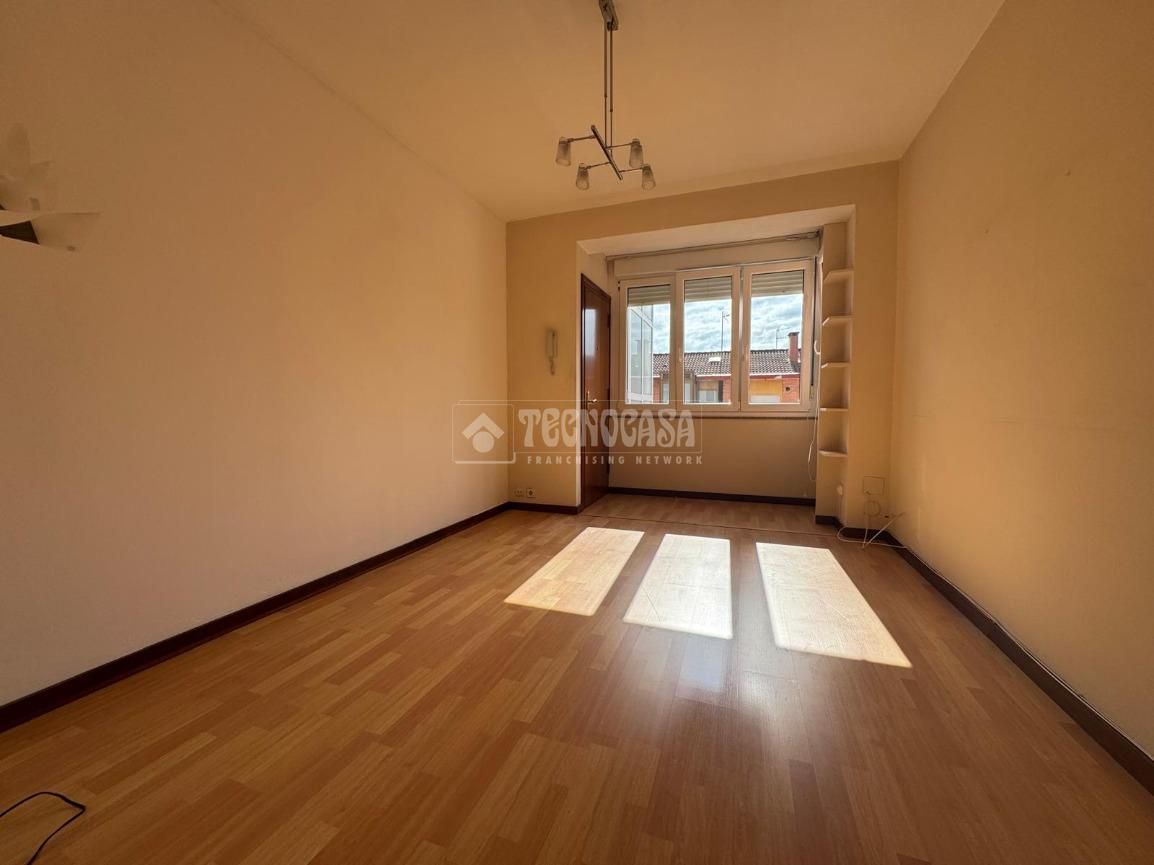 Apartamento de 3 dormitorios en Gijón, Spain No. 177487