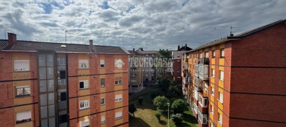 Apartamento de 3 dormitorios en Gijón, Spain No. 177487 4