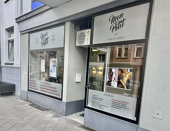 Propiedad comercial de 2 habitaciónes en Dusseldorf, Germany No. 312350