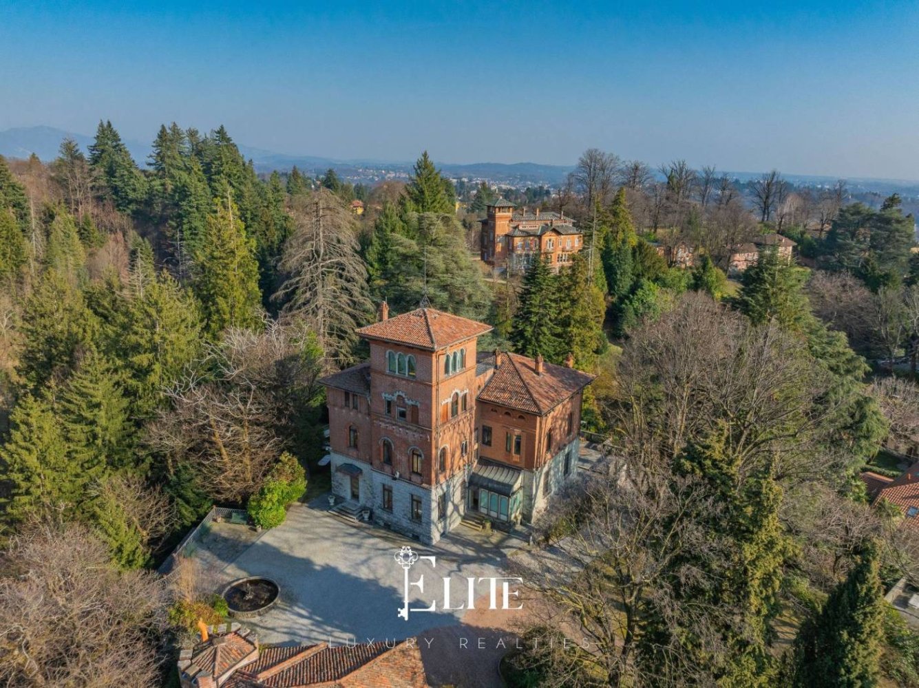 7 bedrooms Villa in Varese, Italy No. 202060