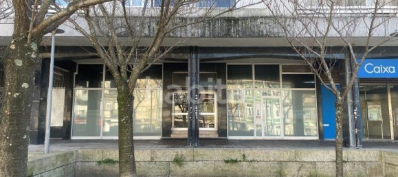 500m² Commercial property in Porto, Portugal No. 311597 10