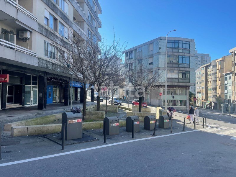 500m² Commercial property in Porto, Portugal No. 311597