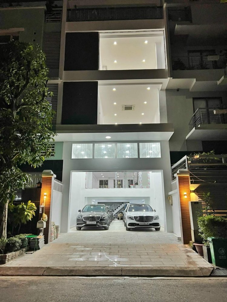 Stadthaus in District 7, Vietnam 128.1m², Nr. 7881