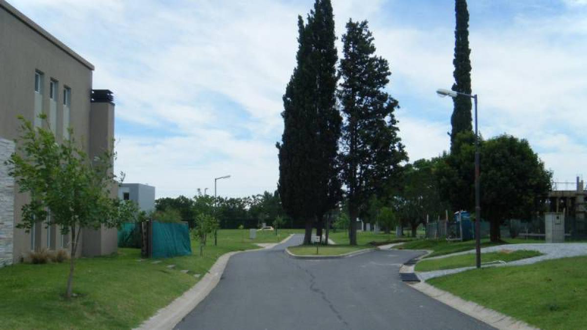  قطعة أرض في Berazategui, Argentina رقم 42818