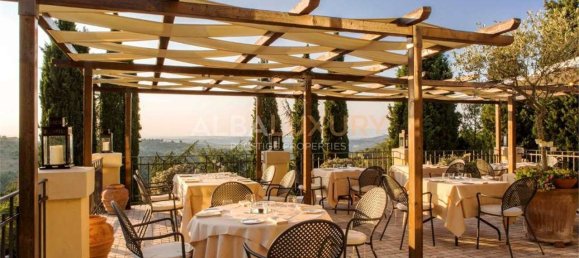 Вилла с 15 спальнями в Читта делла Пьеве, Италия № 163136 8