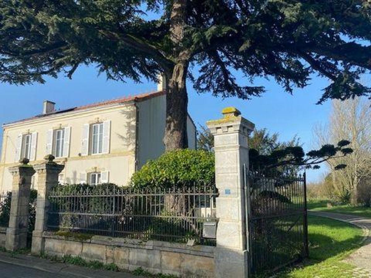 Casa de 5 dormitorios en La Rochelle, France No. 29515