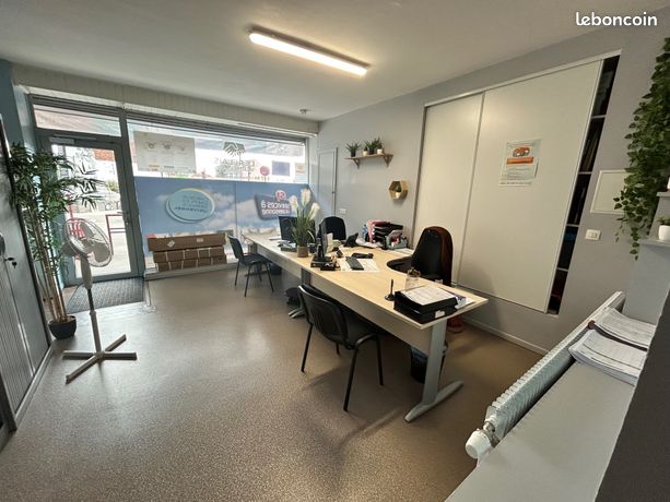 Oficina en Auchy-les-Mines, France 130 m² No. 309590