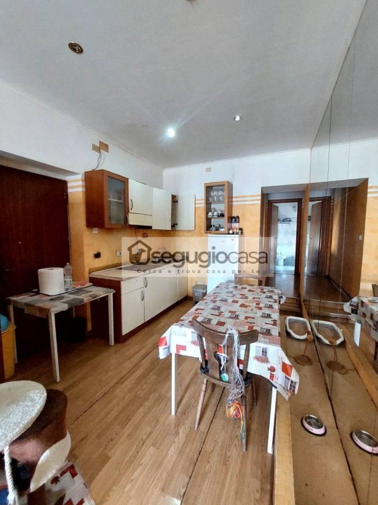 3 bedrooms Apartment in Rome, Italy No. 95858