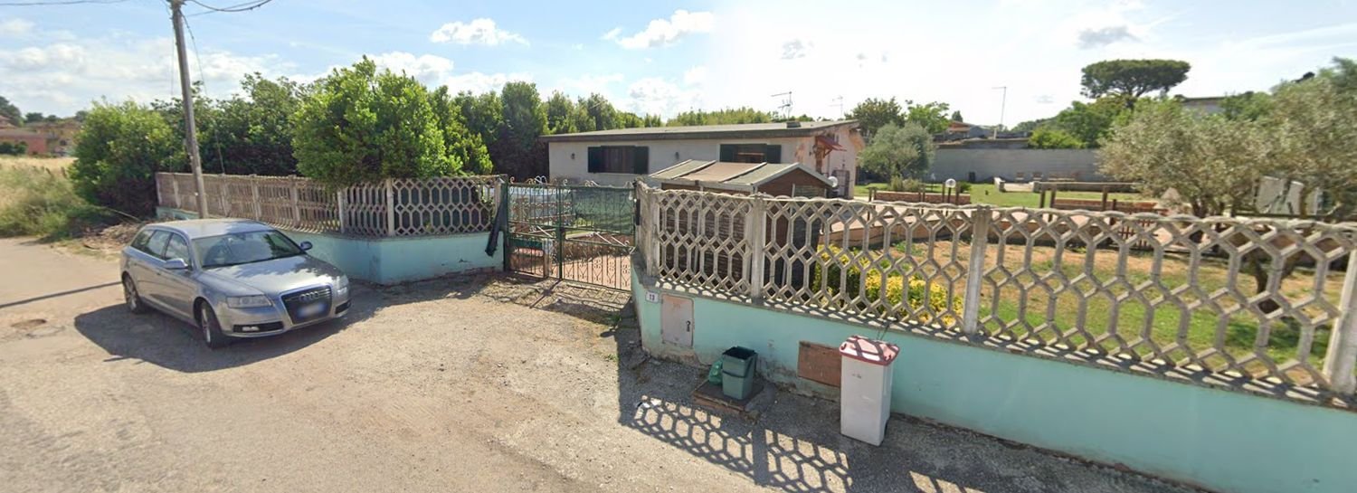 Casa de 3 habitaciónes en Ardea, Italy No. 147702