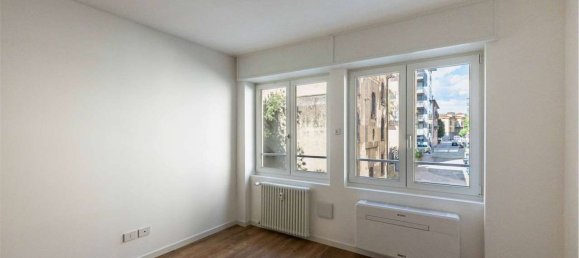 2-salle Appartement à Bergamo, Italy No. 266988 18