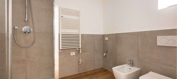 2-salle Appartement à Bergamo, Italy No. 266988 15