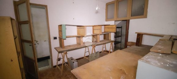 Дом с 5 комнатами в Монтанаро, Италия № 158439 13