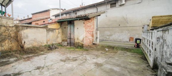 Дом с 5 комнатами в Монтанаро, Италия № 158439 3