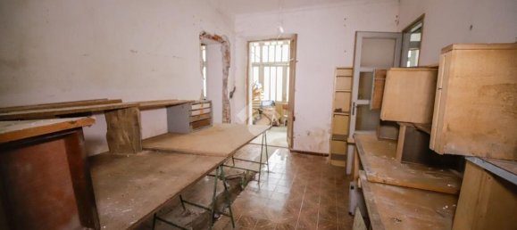 Дом с 5 комнатами в Монтанаро, Италия № 158439 12