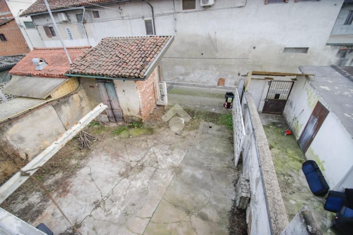 Дом с 5 комнатами в Монтанаро, Италия № 158439