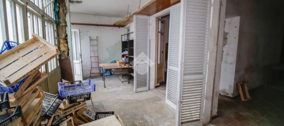 Дом с 5 комнатами в Монтанаро, Италия № 158439 4